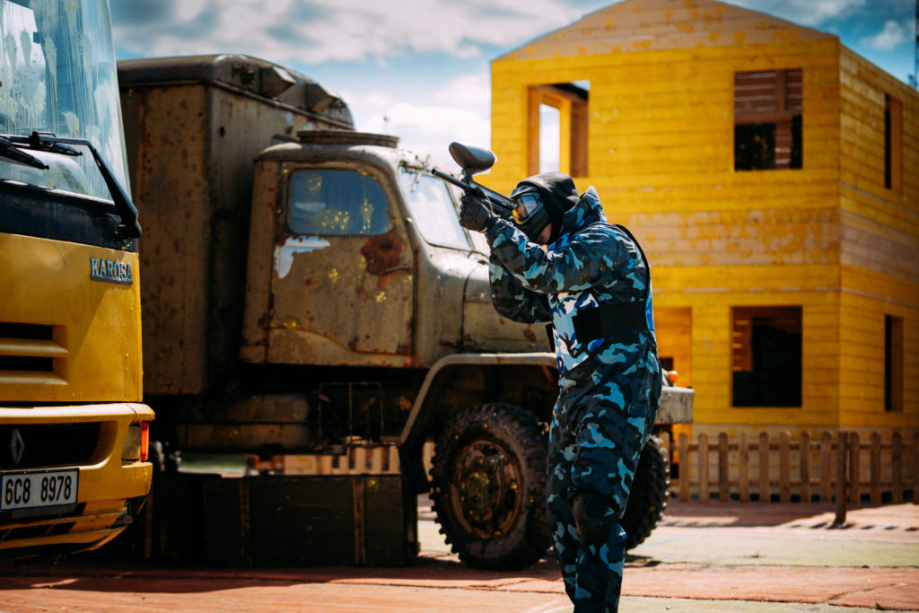 Paintball: Proč je to ideální způsob, jak se zbavit stresu a stmelit partu
