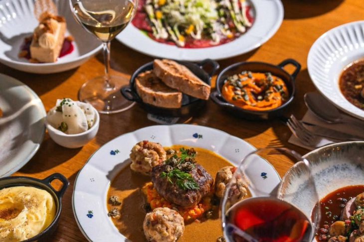 Výběr jídel říjnové nabídky restaurací konceptu TADY CHUTNÁ